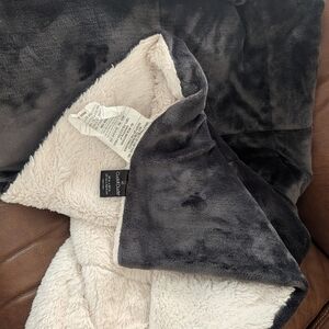 Cuddl Duds Reversible Plush Throw in Charcoal and Cream